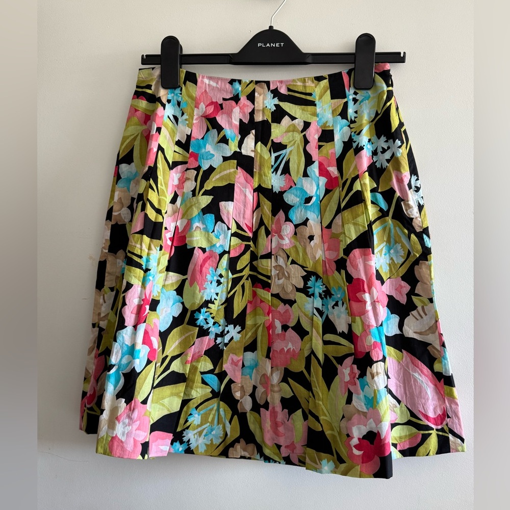 Flared flowered colourful flowered skirt